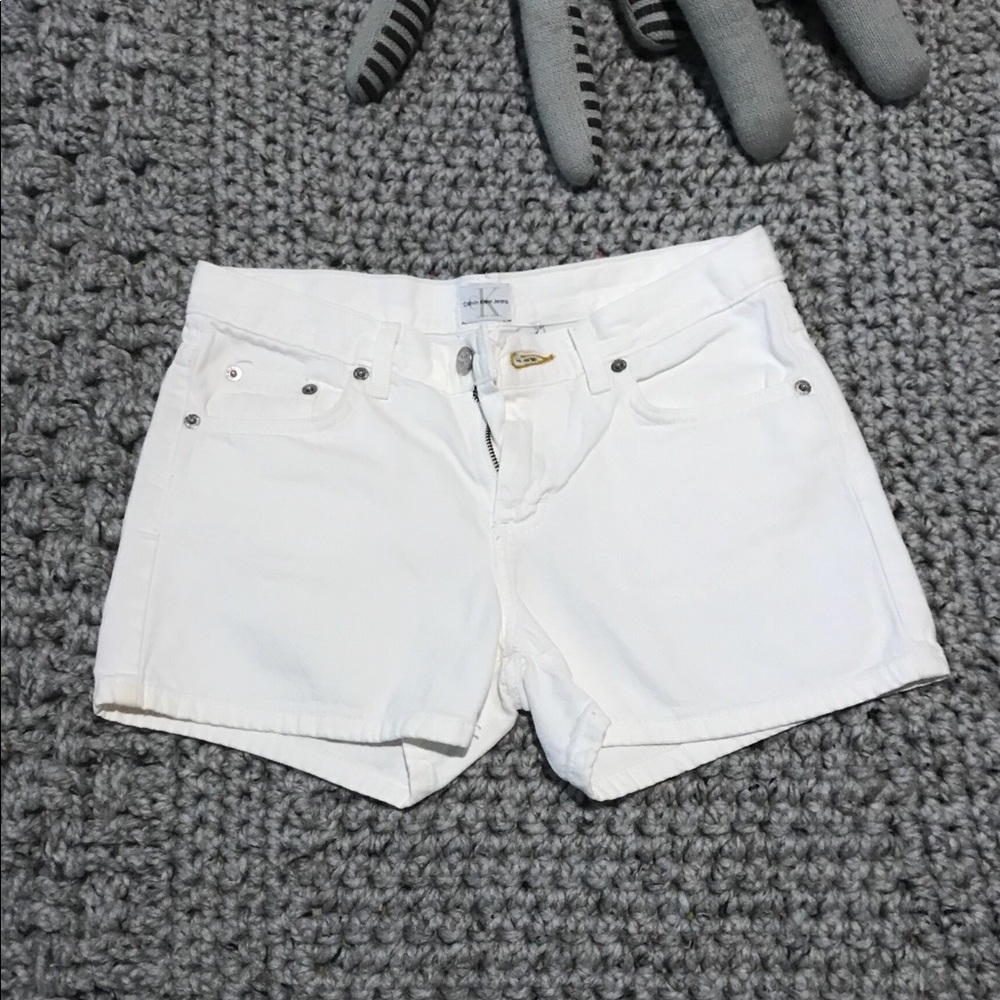 White Calvin Klein shorts! 🌸